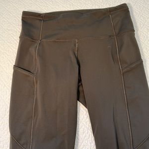Army Green Size 6 Lululemon leggings. Good used condition. No holes or stains.